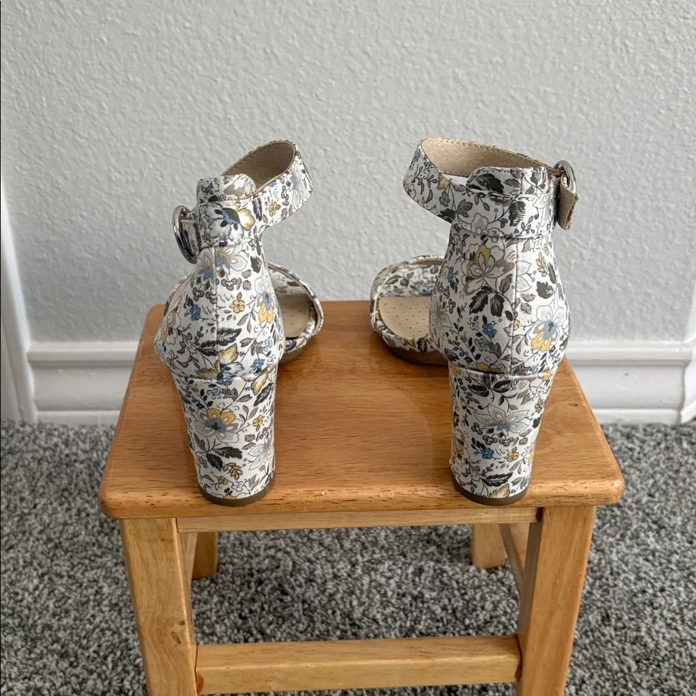 Floral Ankle Strap Sandals - Picture 3 of 4